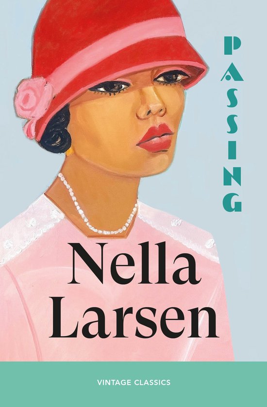 Boek 'Passing' van Nella Larsen, met een illustratie van een vrouw met rode hoed en roze jurk.