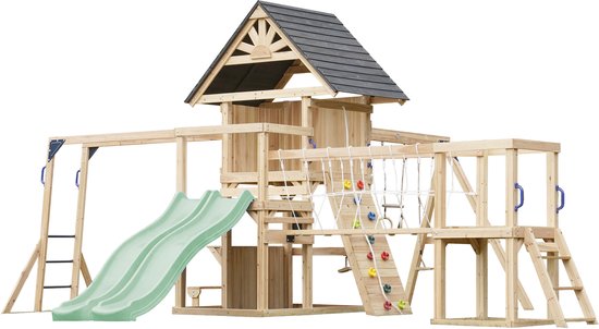 Aire de jeu en bois avec double toboggan vert, balançoires, mur d'escalade et ponts.