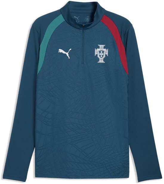 Blauw Puma trainingsshirt met Portugese wapen en ritssluiting. Rode en groene accenten op de schouders. Abstract patroon.