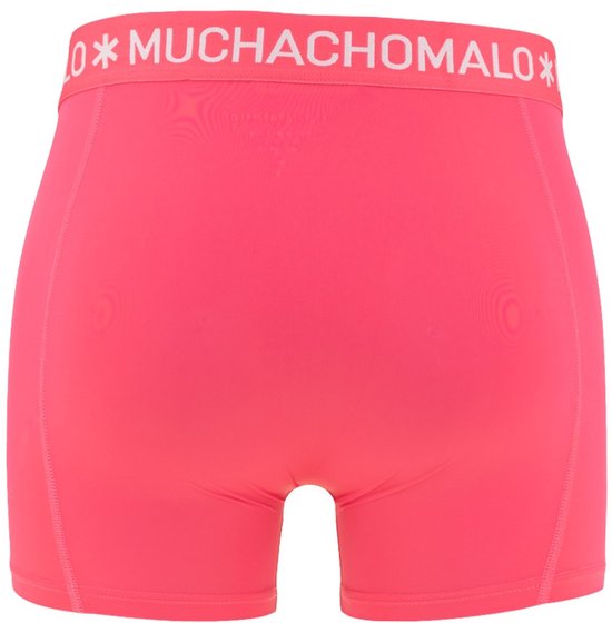 Koraalkleurige boxer met een witte elastische tailleband met tekst.