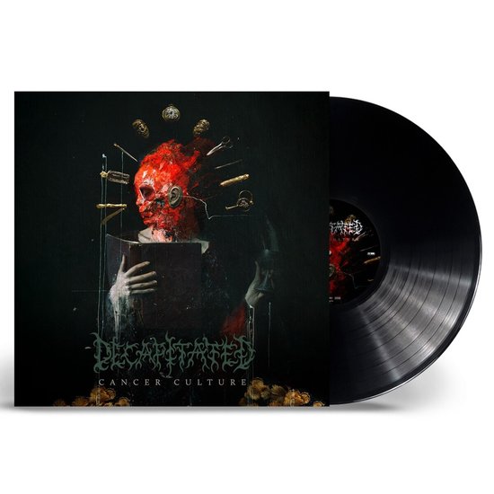 Disque vinyle noir avec la pochette de l'album 'Cancer Culture' de Decapitated. La pochette montre une tête rouge grotesque sur un corps, avec divers objets insérés.