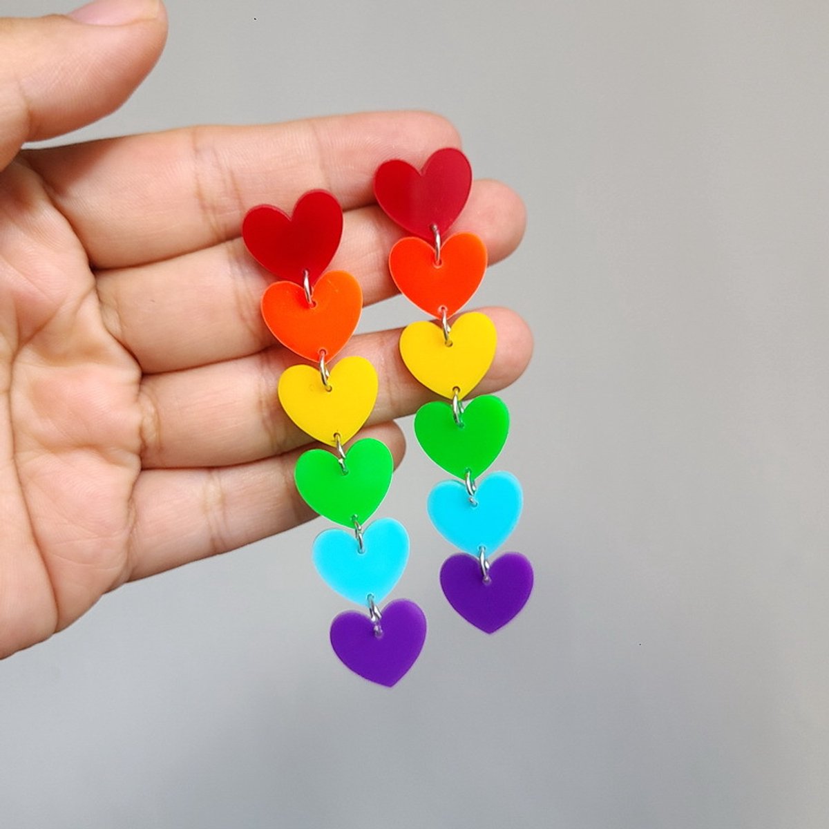 Oorbellen pride regenboog hartjes, statement oorbellen, LGBTQ, liefde, love is love