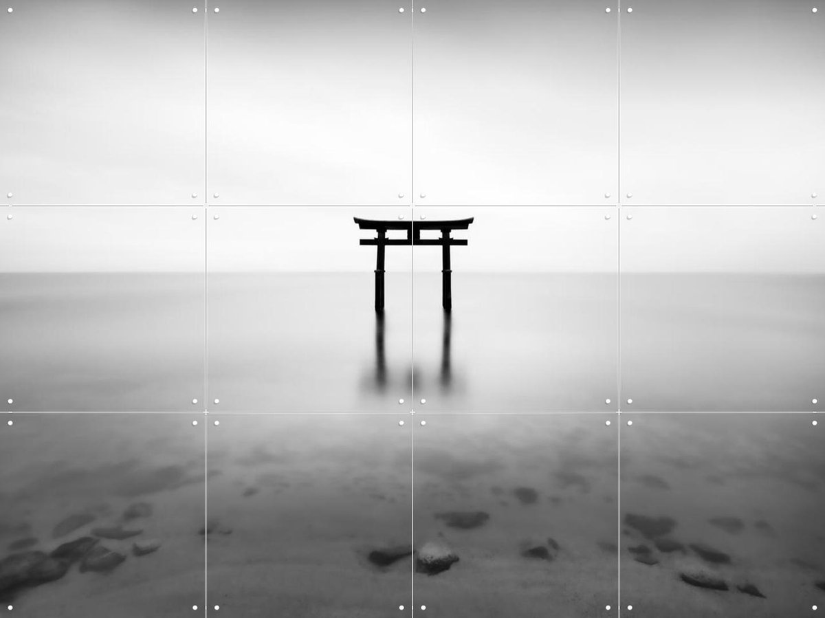 IXXI Torii Gate Lake Biwa - Japan, Jan Becke - 80 x 60 cm - Gratis ophangtool - Grote wanddecoratie en posters - Minimalisme, Fotografie, Woonkamer