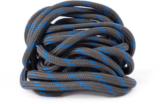 Kluwen donkergrijze veters met blauwe accenten.