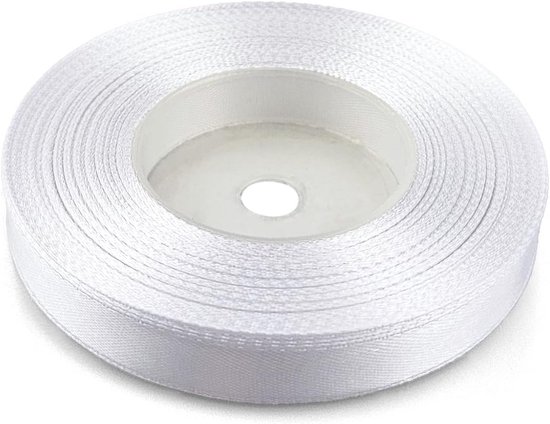 Rol wit satijnen lint van 12mm breed, glanzende textuur.