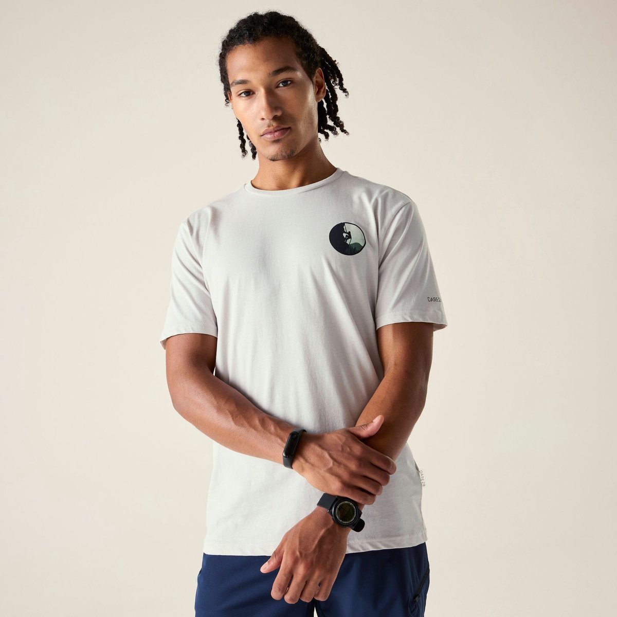 Dare2B Movement III T-shirt met korte mouwen en grafische print voor heren Grijs