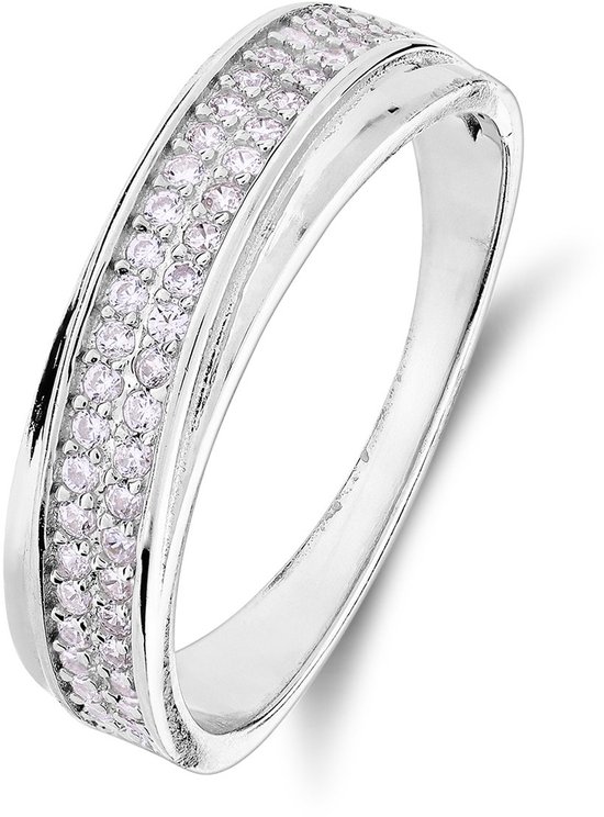 Bague argentée avec deux rangées de zircons, sur fond blanc.