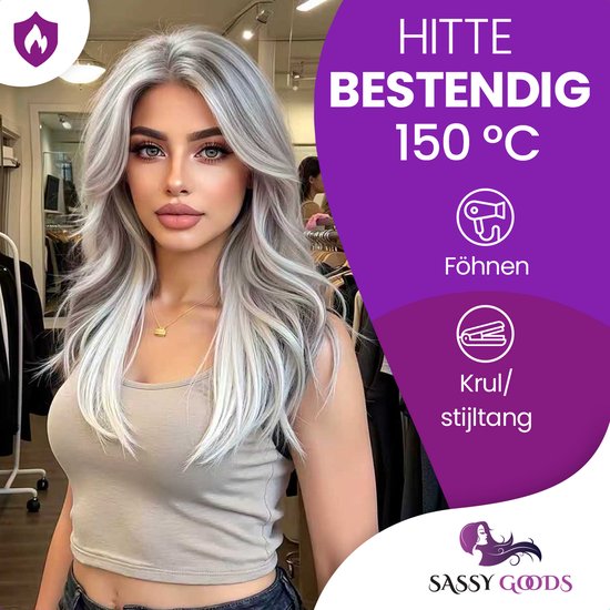 Model met lang, grijs gestyled haar, met lokken en lagen, gedragen met een witte tanktop. De tekst "Hittebestendig 150°C" staat ernaast.