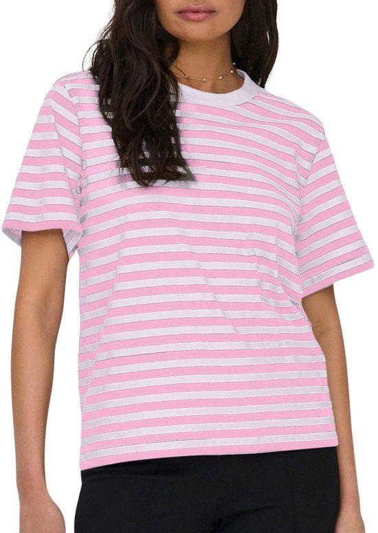 T-shirt pour femme à rayures horizontales roses et blanches, porté par un modèle, vu de face.