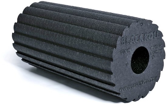 Blackroll Flow Foam Roller 30 cm met geribbeld oppervlak voor extra stimulatie - Zwart