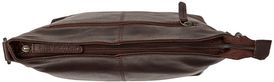 Donkerbruine leren schoudertas van bovenaf gezien, met ritssluiting en stiksel. De merknaam 'The Chesterfield Brand' is op de voorkant gedrukt.
