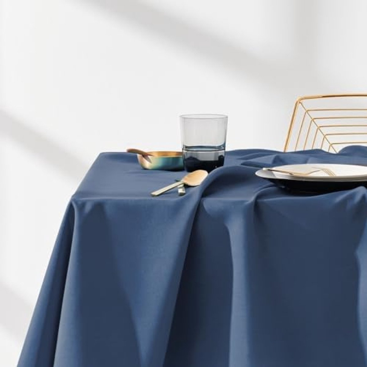 Donkerblauw tafelkleed 140x220 cm - Vlekbestendig en makkelijk schoon te maken