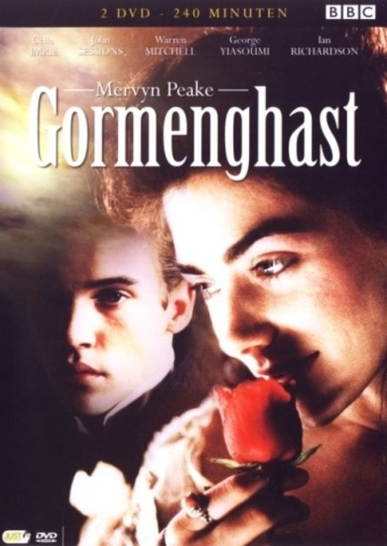 DVD hoes "Gormenghast" met acteurs Celia Imrie, John Sessions, Warren Mitchell, George Yiasoumi en Ian Richardson. Close-up van een vrouw met een rode roos en een man op de achtergrond.
