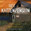 Boekcover "Het Kattenpension" met een schuurtje, een zwarte kat en "Bureau Marit" logo.