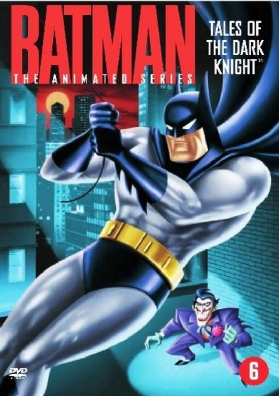 Batman in grijze en blauwe outfit, met geel accent op de riem, hangt aan een kabel boven Gotham City. De Joker is onder hem te zien.