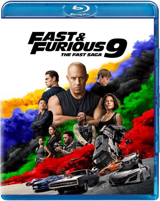 Fast & Furious 9-cover met castleden, auto's en explosieve rode en blauwe rook.