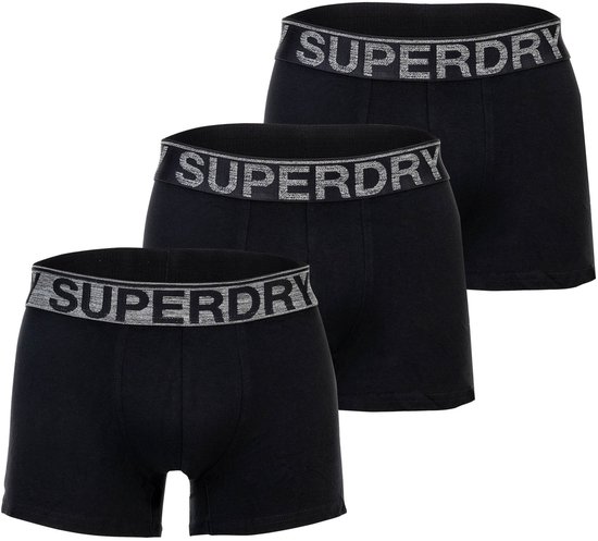 Trois boxers noirs avec ceinture Superdry grise et scintillante.