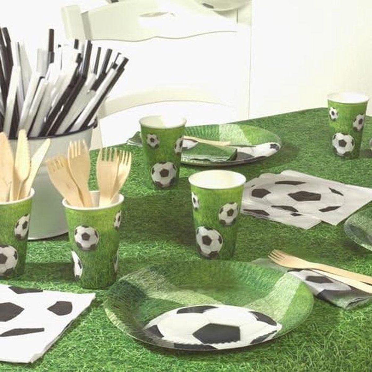 Groot Papieren Tafelkleed 5m x 1.2m - Voetbal Thema - Lak Afwerking