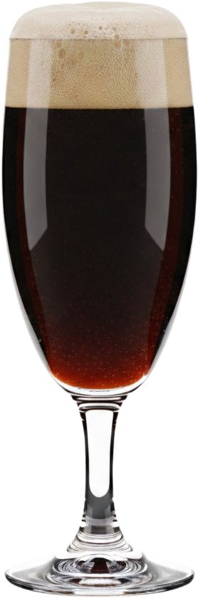 Een glas donker bier met een volle schuimkraag.