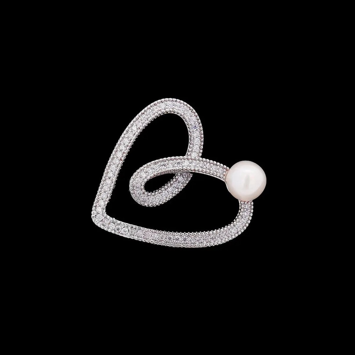 Victoria Valenza Zilverkleurige Opengewerkte Hart Broche met Zoetwater Parel en Zirkonia Stenen - Broche - Zilverkleurig - Hart broche - Zirkonia