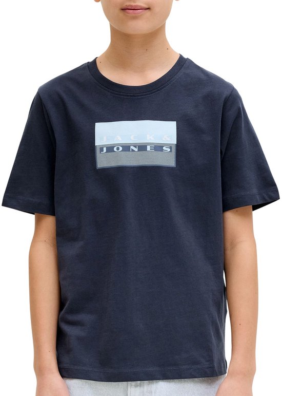 Jongens T-shirt in donkerblauw met 'JACK & JONES' print op de borst.