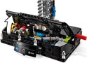 Gedetailleerd mechanisme van het LEGO Technic NASA Artemis ruimtevaartuig, met tandwielen en kleine astronauten.
