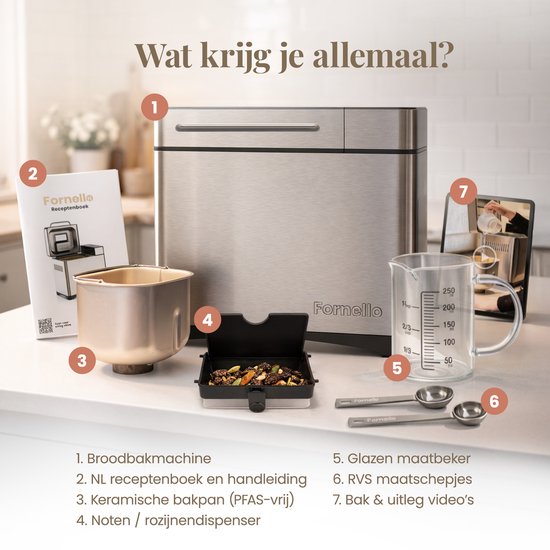 Luxe Fornello broodbakmachine met alle toebehoren: receptenboek, bakpan, noten/rozijnendisperser, maatbeker en schepjes.