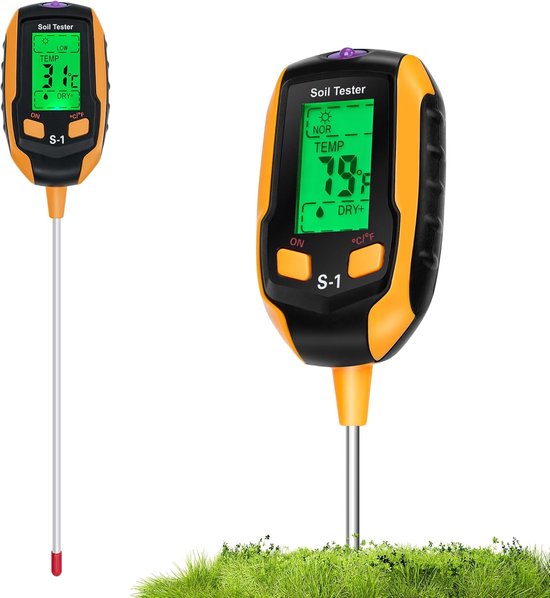 Oranje en zwarte bodemtester met digitale weergave, in gras, op witte achtergrond.