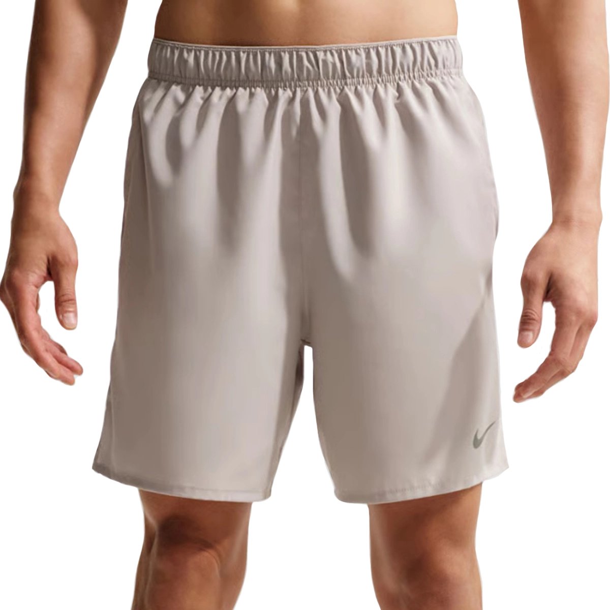 Nike challenger dri-fit 7 short in de kleur ecru. Creme