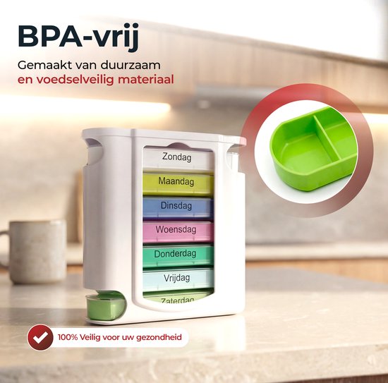 Witte medicijndoos voor 7 dagen. Close-up van een leeg groen bakje met twee compartimenten.