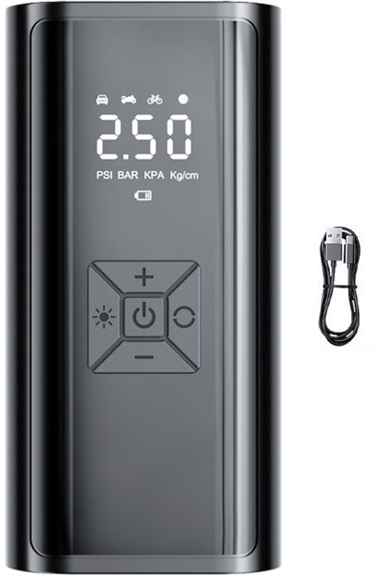 Zwarte draadloze bandenpomp op een witte ondergrond, naast een zwarte USB-kabel. De pomp heeft een digitaal display met 2.50 PSI en bedieningsknoppen.