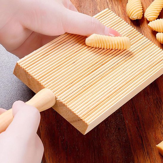 Houten pasta plank voor het maken van pasta - Gnocchi plank met 2 pastastokjes - Noedel plank met handrolplank - Handige pastatools van hout voor pasta maken van houten — afbeelding 3