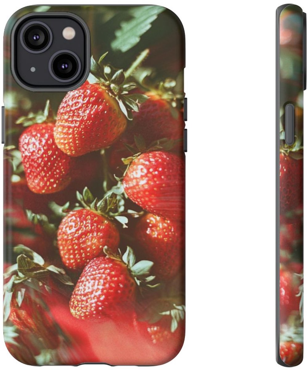 Frisse Rode Aardbeien in Bosje – Telefoonhoesje Geschikt voor iPhone 14 Plus