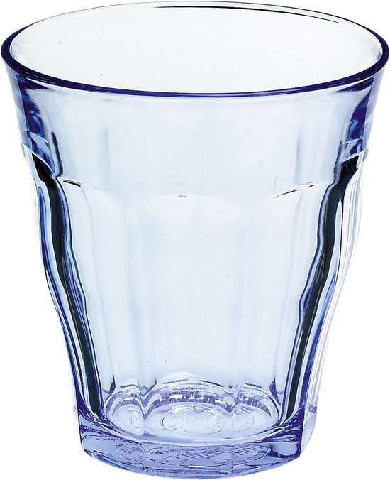 Blauw Duralex Picardie waterglas op een zwarte achtergrond.