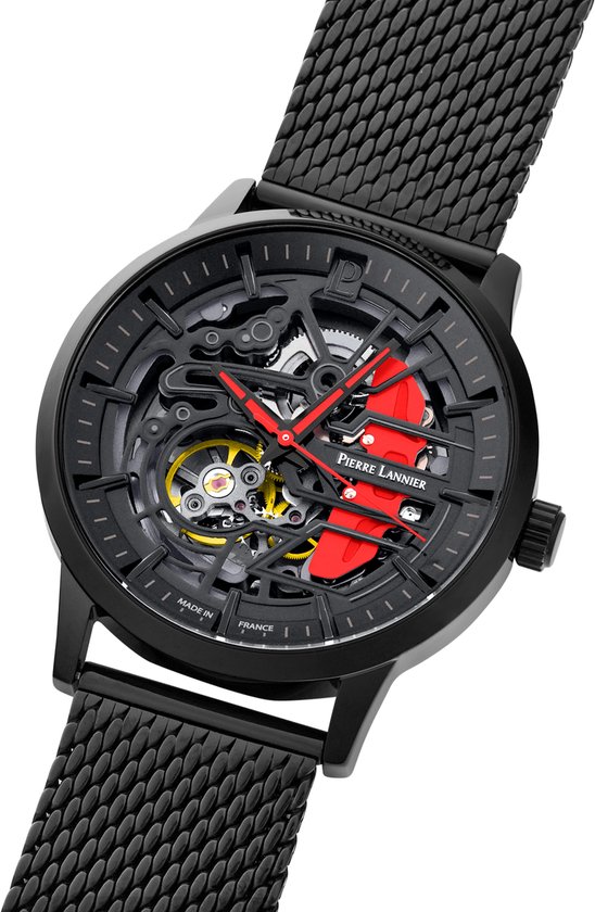 Zwart skeleton horloge met rode accenten en mesh band. Het interne uurwerk is zichtbaar. "MADE IN FRANCE" staat op de wijzerplaat.