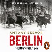 Boekcover 'Berlin: The Downfall: 1945' van Antony Beevor. Zwart-wit foto van soldaten die rennen door een verwoeste stad. Tekst: 'THE NUMBER ONE BESTSELLER', 'ANTONY BEEVOR', 'BERLIN', 'THE DOWNFALL: 1945'. Penguin logo.