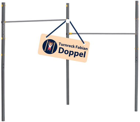 Grijze dubbele rekstok met een bordje met 'Turnreck Fabian Doppel'