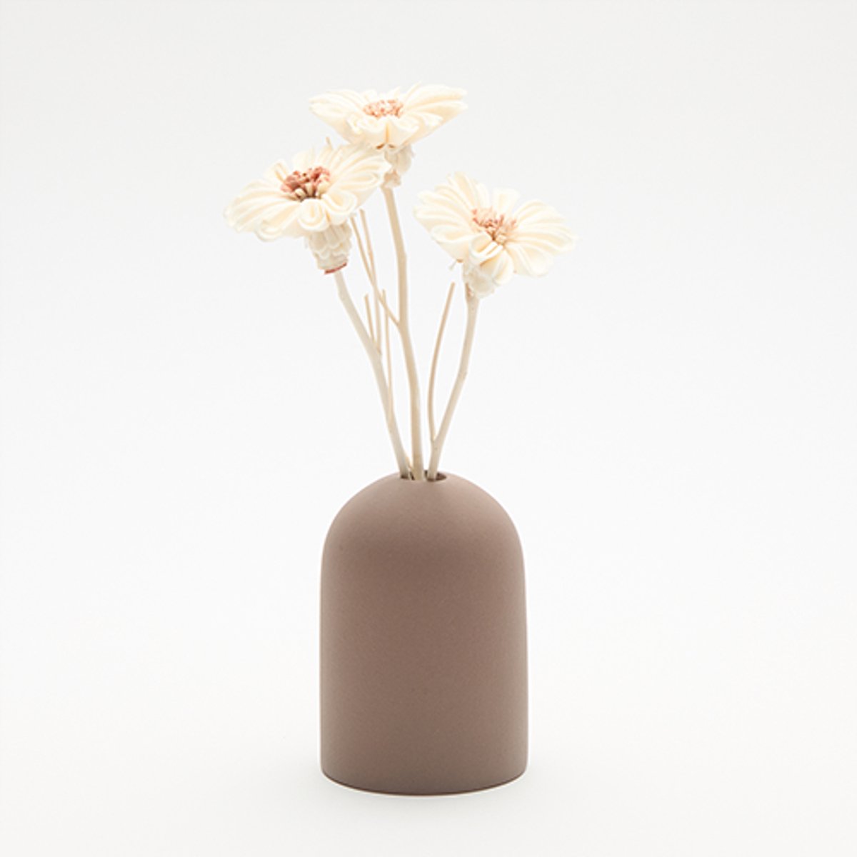 Anoq Fidji Choco: handgemaakte elegante keramische diffuser met Sola bloemen om kado te geven