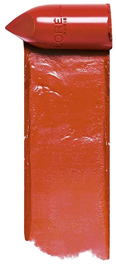 Koraalkleurige L'Oréal lipstick swatch.