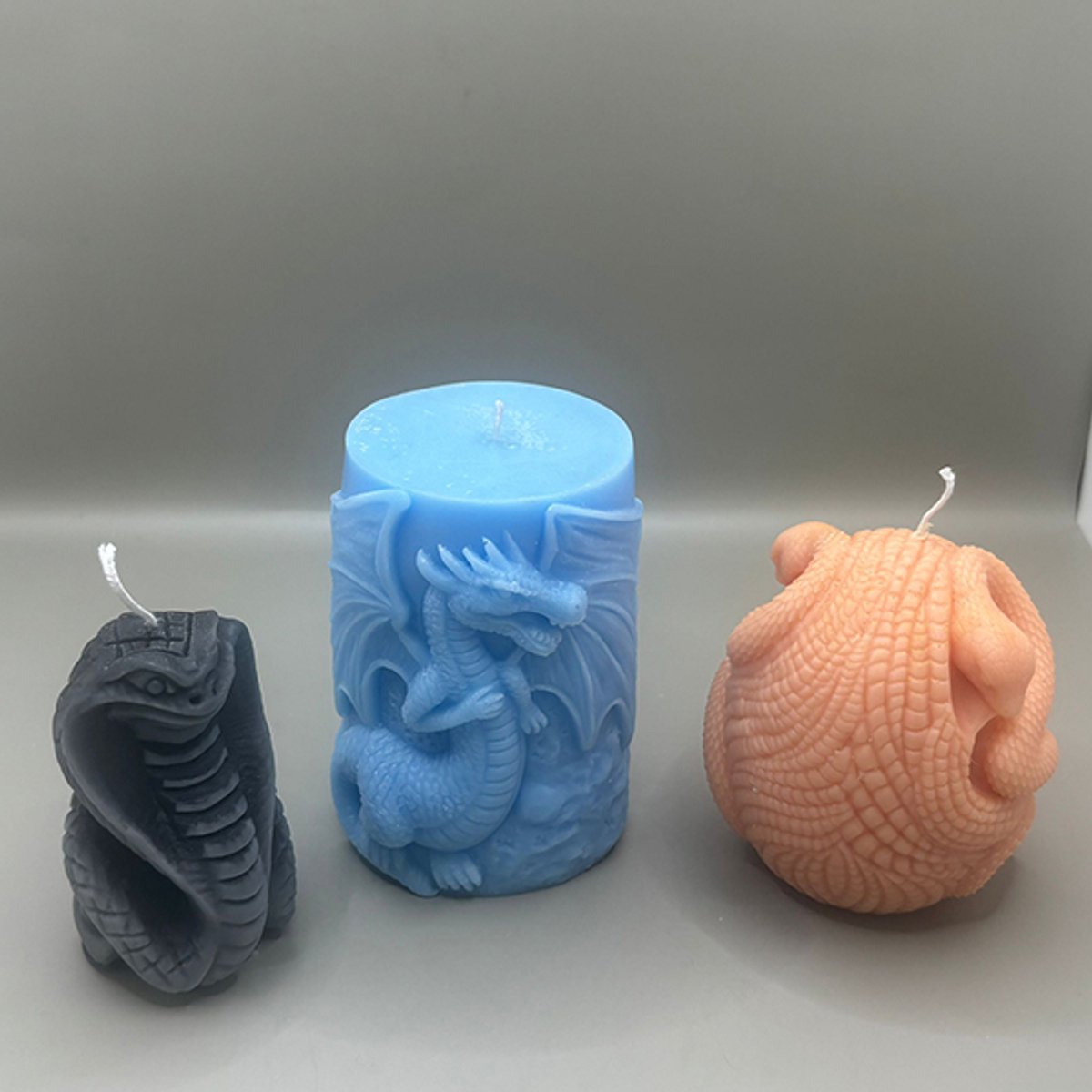 Handgemaakte Geurkaarsen Set met Draak & Slang Design – Amber, Shameless & Autumn Spice – Fantasie Decoratie & Spiritueel Cadeau
