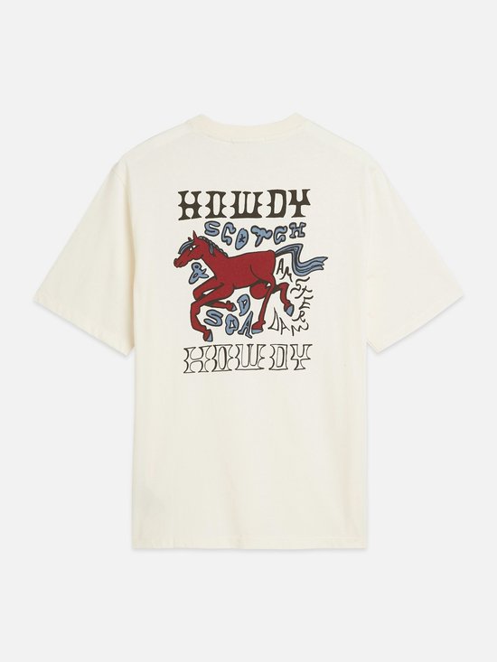 Crèmekleurig T-shirt met een rode, springende paardafbeelding en "HOWDY SCOTCH & SODA"-tekst op de achterkant.