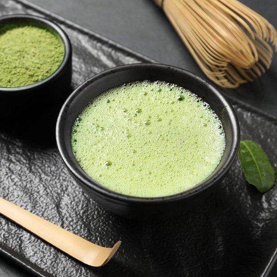 De Matcha bezem hoort bij de verse Matcha thee van
