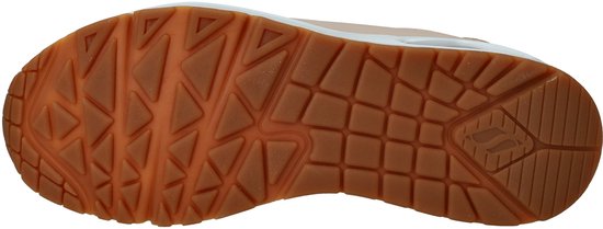 Semelle d'une basket Skechers UNO naturelle. Semelle extérieure en caoutchouc avec motif triangulaire et carré.