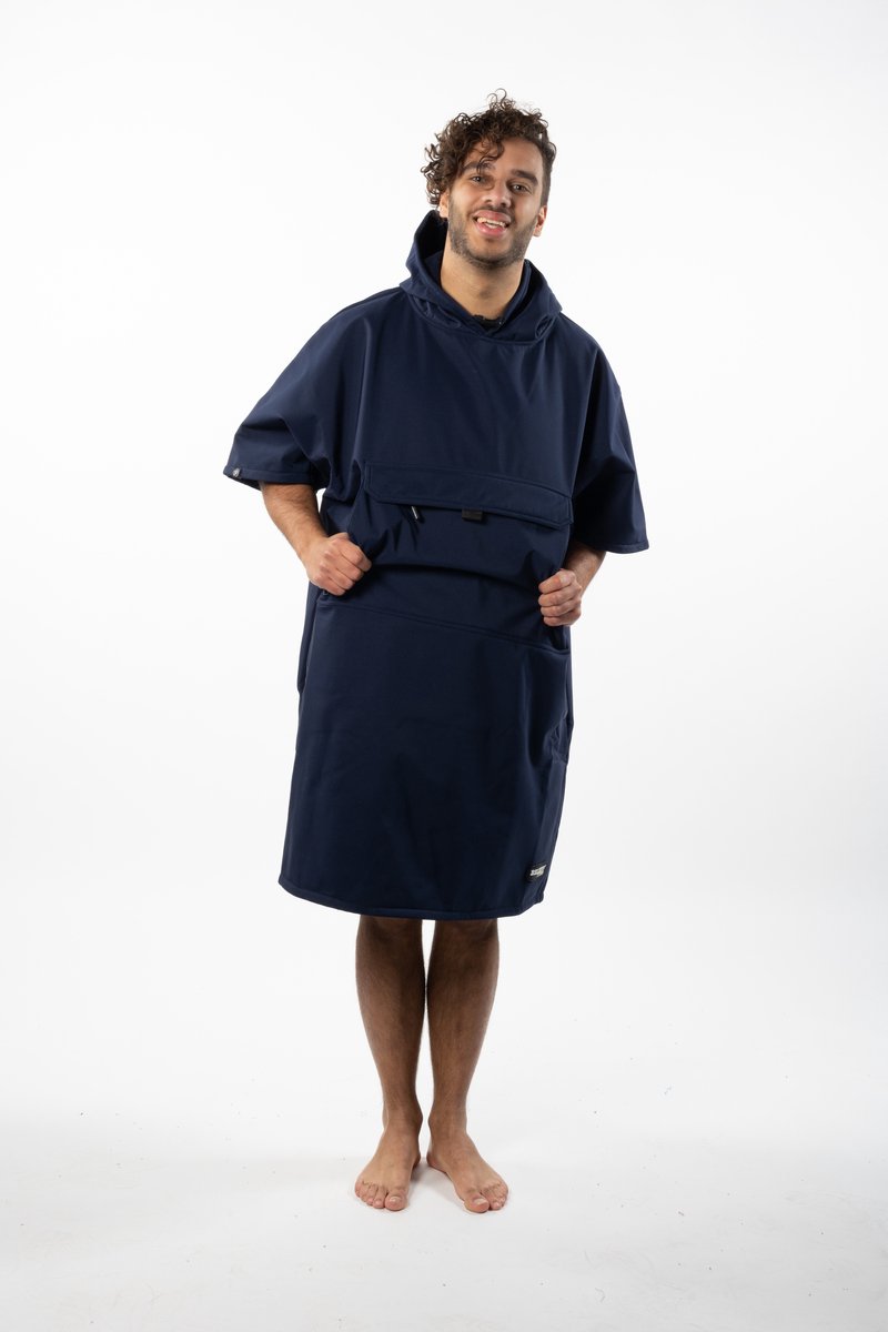 UITVERKOOP! Belieff® Poncho voor dames en heren - 100% gerecycled materiaal - Water- en wind afstotend - handzakken - Ademend materiaal - Navy blauw