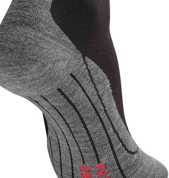 Chaussette grise avec côtes noires et lettres rouges Falke.