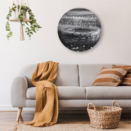 Vieux puits en pierre dans un champ - Peinture puits rond - Objet mural autour de l'architecture - Réalisme - Cercle mural Forex - Décoration murale minimaliste - Cercle mural Forex 40x40 cm