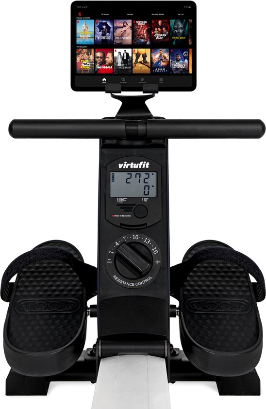 Vooraanzicht van de VirtuFit roeimachine met een tablet waarop Netflix-content wordt getoond en pedalen met klittenband.