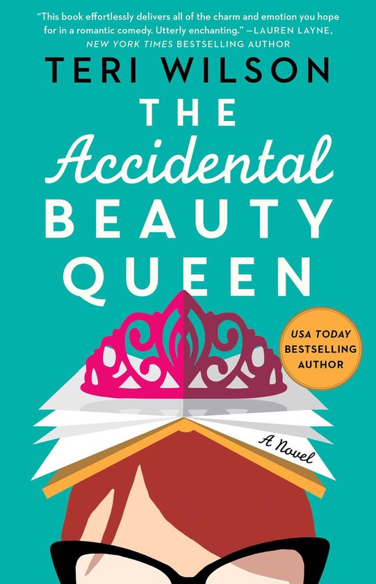 Boekomslag van The Accidental Beauty Queen met een roze tiara op een open boek en een vrouw met een bril onderaan.