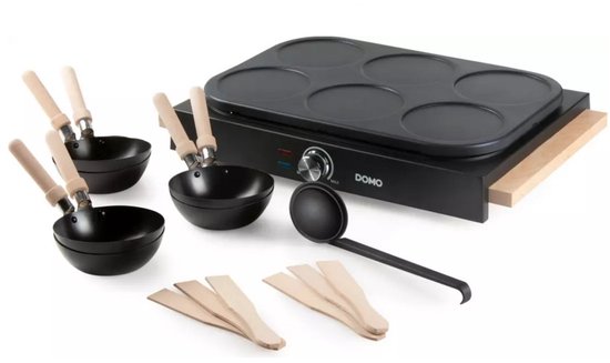 Zwarte tafelgrill met pannengedeelte, 6 wokjes met houten handvatten, spatels en pollepel.