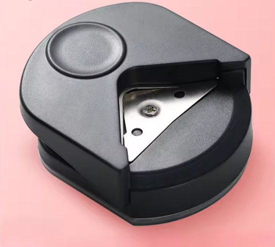 Een gedetailleerde afbeelding van een zwarte hoekponsmachine.
